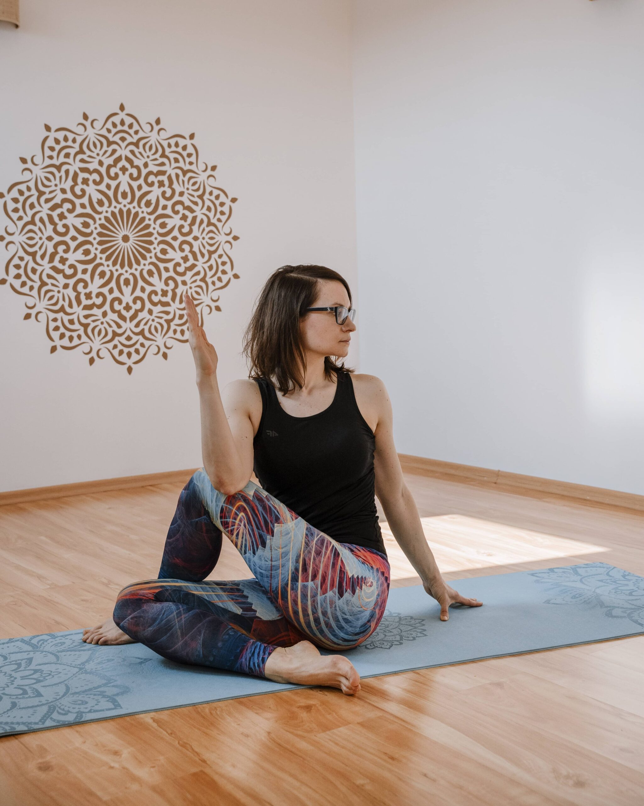 osoba praktykująca jogę